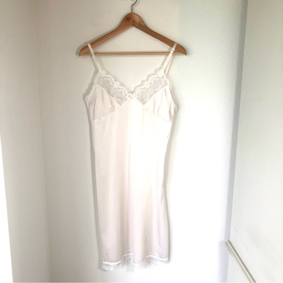 Vintage Ashley Taylor White Slip Dress Women’s 34 B with Lace Trim, Size Small - Picture 3 of 12
